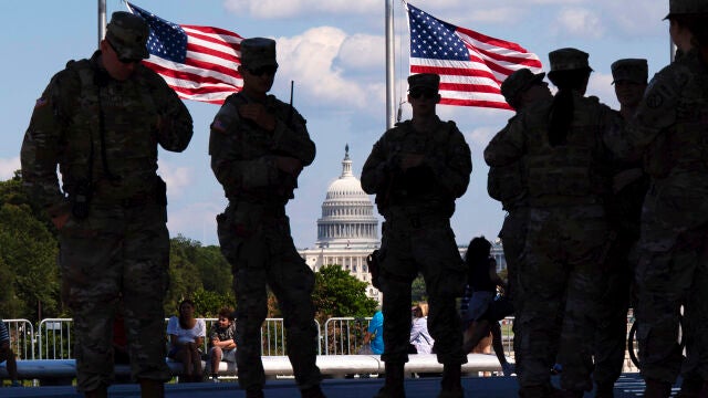Miembros de la Guardia Nacional patrullan en Washington