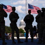 Miembros de la Guardia Nacional patrullan en Washington
