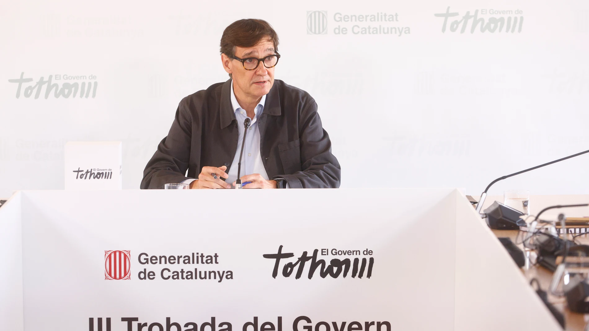 GRAFCAT1460. ARNES (TARRAGONA) (ESPAÑA), 29/08/2025.- El Govern que preside Salvador Illa arranca el curso político con unas jornadas de trabajo de dos días en Arnes (Tarragona), en las que fijará las líneas estratégicas de los próximos meses y dará a conocer las próximas políticas públicas que llevará a cabo. En la imagen el presidente catalán interviene al inicio de la reunión.EFE/ Quique García