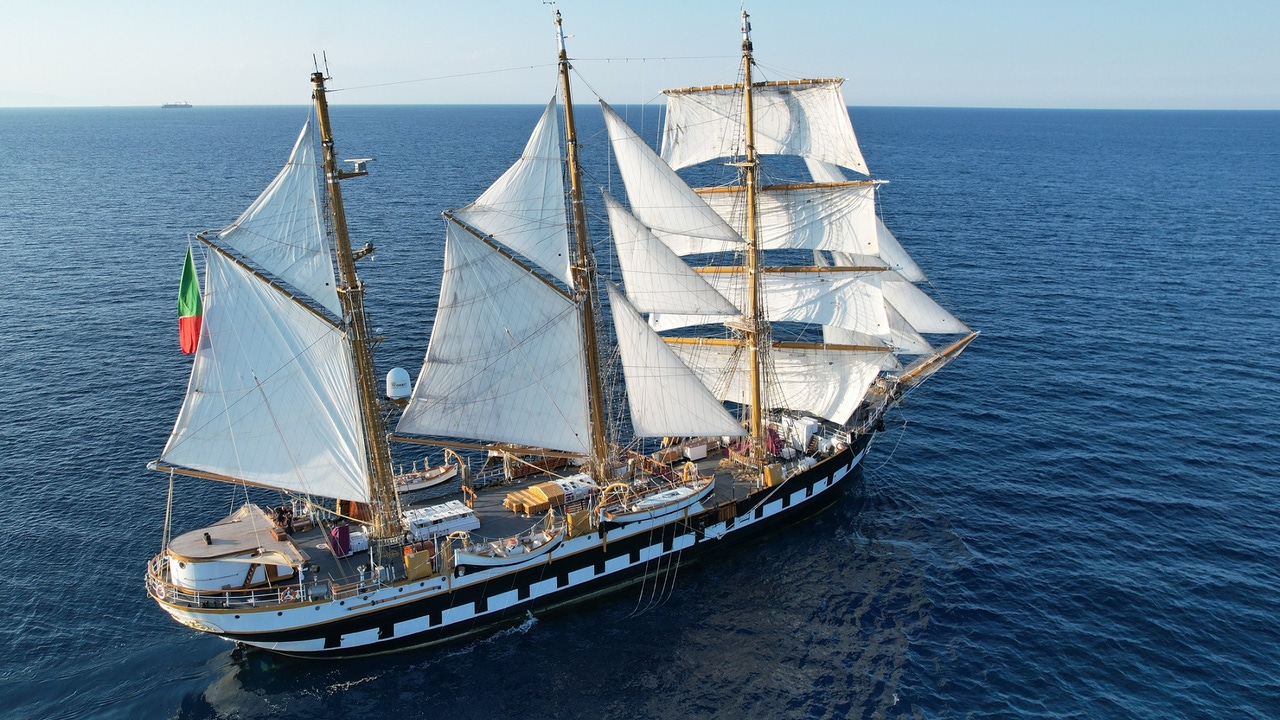 La Armada italiana toma Alicante con la goleta Palinuro