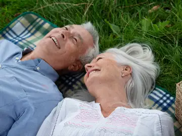 Personas mayores sonriendo Personas mayores sonriendo