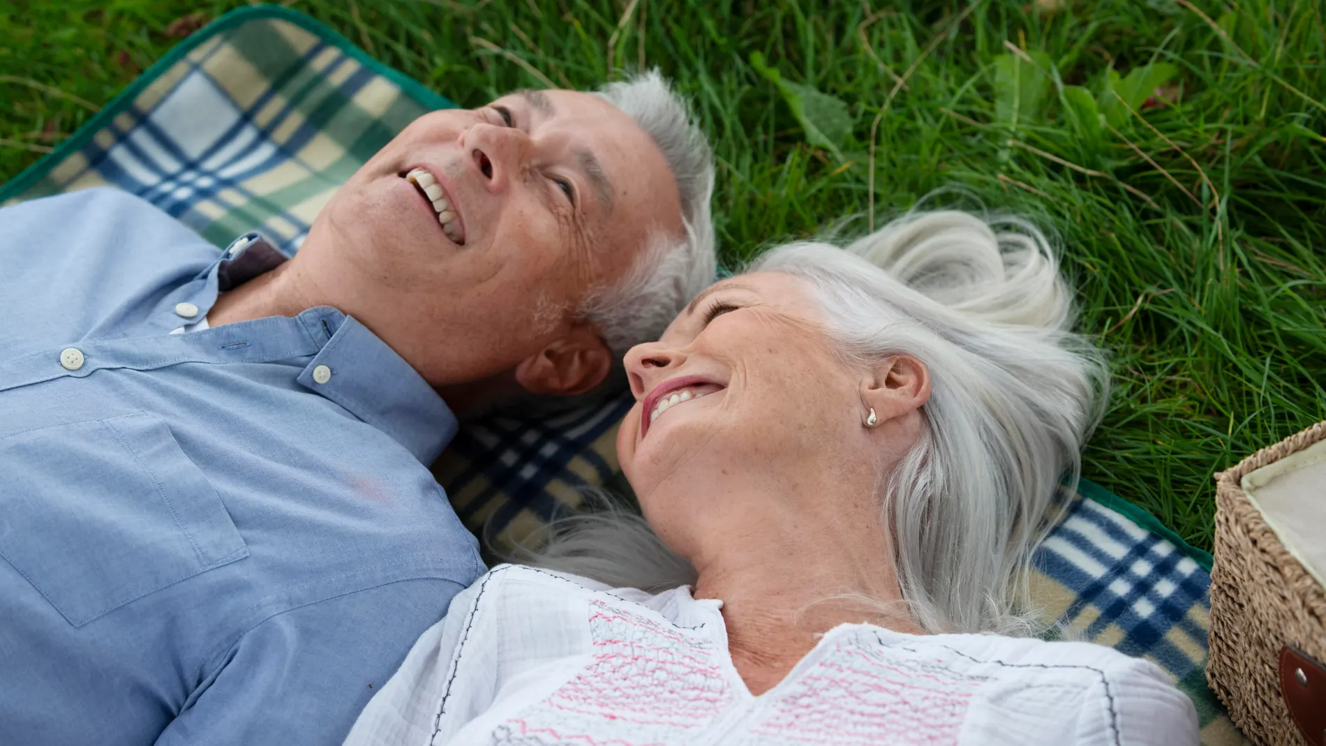 Personas mayores sonriendo
