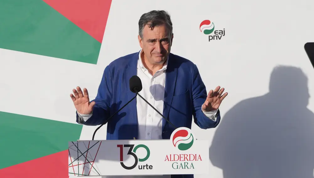 El presidente del EBB, Aitor Esteban, en Zarautz (Gipuzkoa)