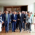El presidente de Castilla y León, Alfonso Fernández Mañueco, llega a las Cortes acompañados de los dirientes populares