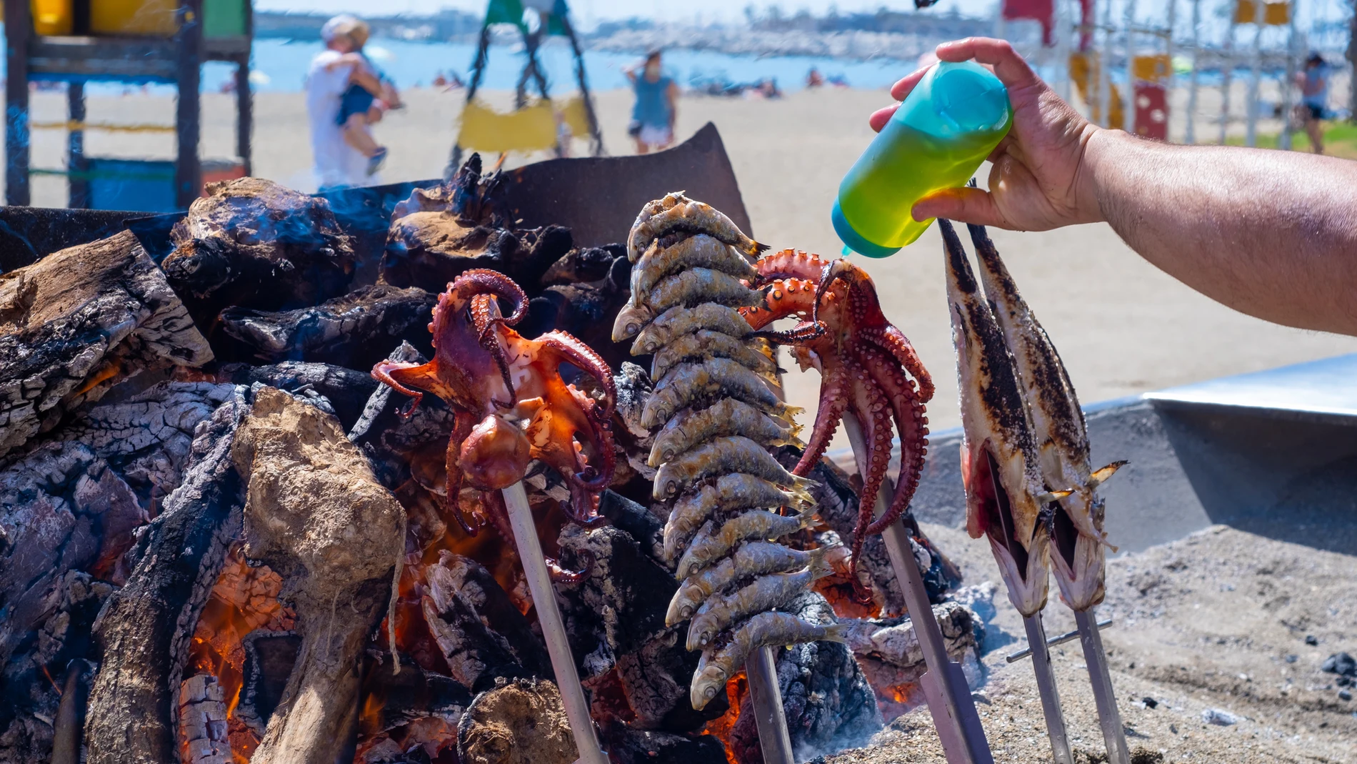 Espetos en un chiringuito de la playa