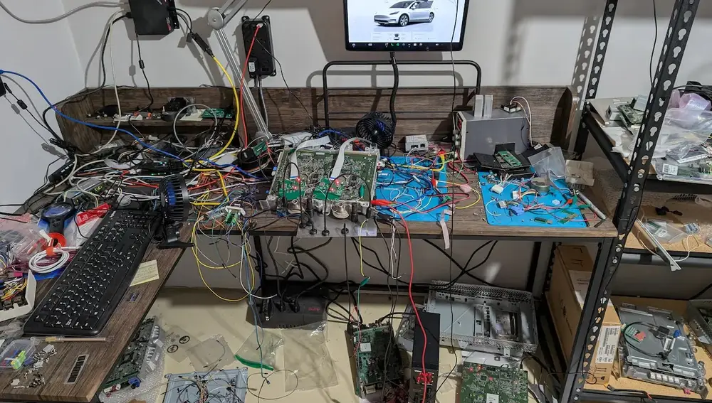 El taller en el que el "hacker" fue capaz de extraer los datos del coche Tesla accidentado