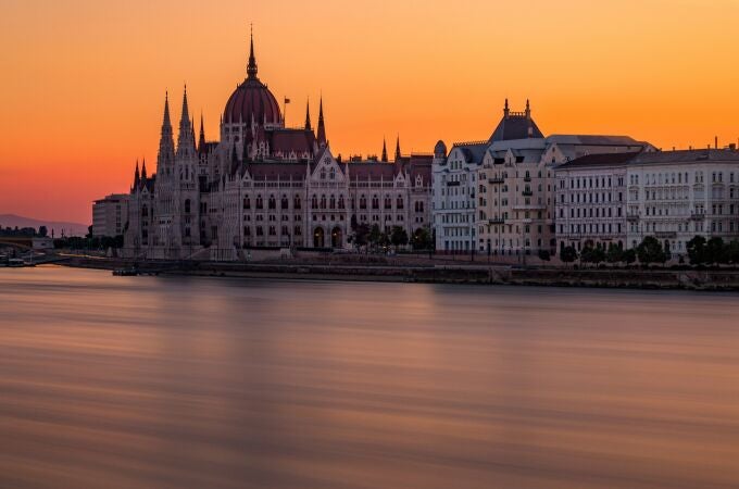 Dónde viajar en otoño si te quedaste en casa en verano: 7 ciudades europeas que enamoran en esta estación