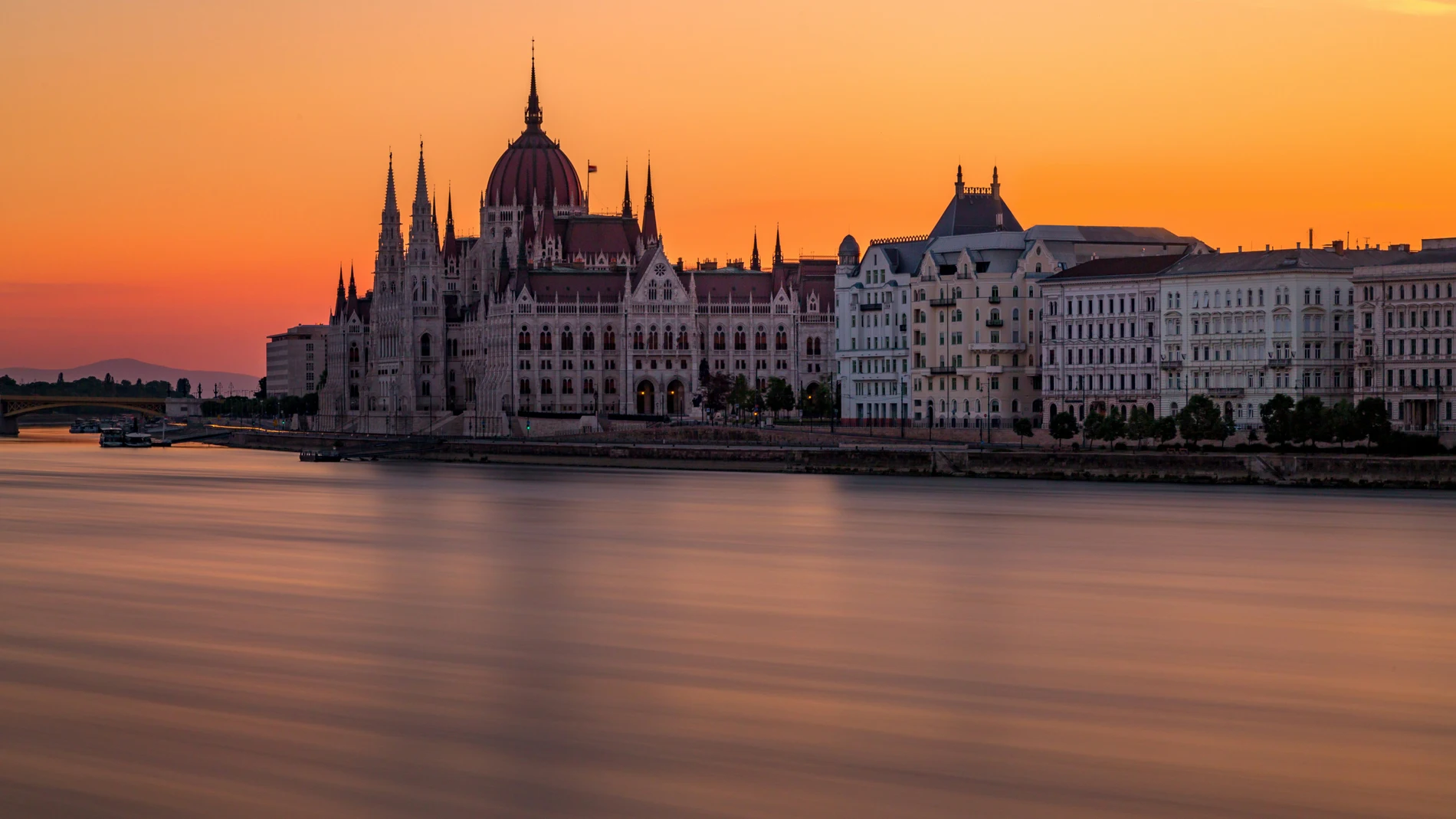 Dónde viajar en otoño si te quedaste en casa en verano: 7 ciudades europeas que enamoran en esta estación