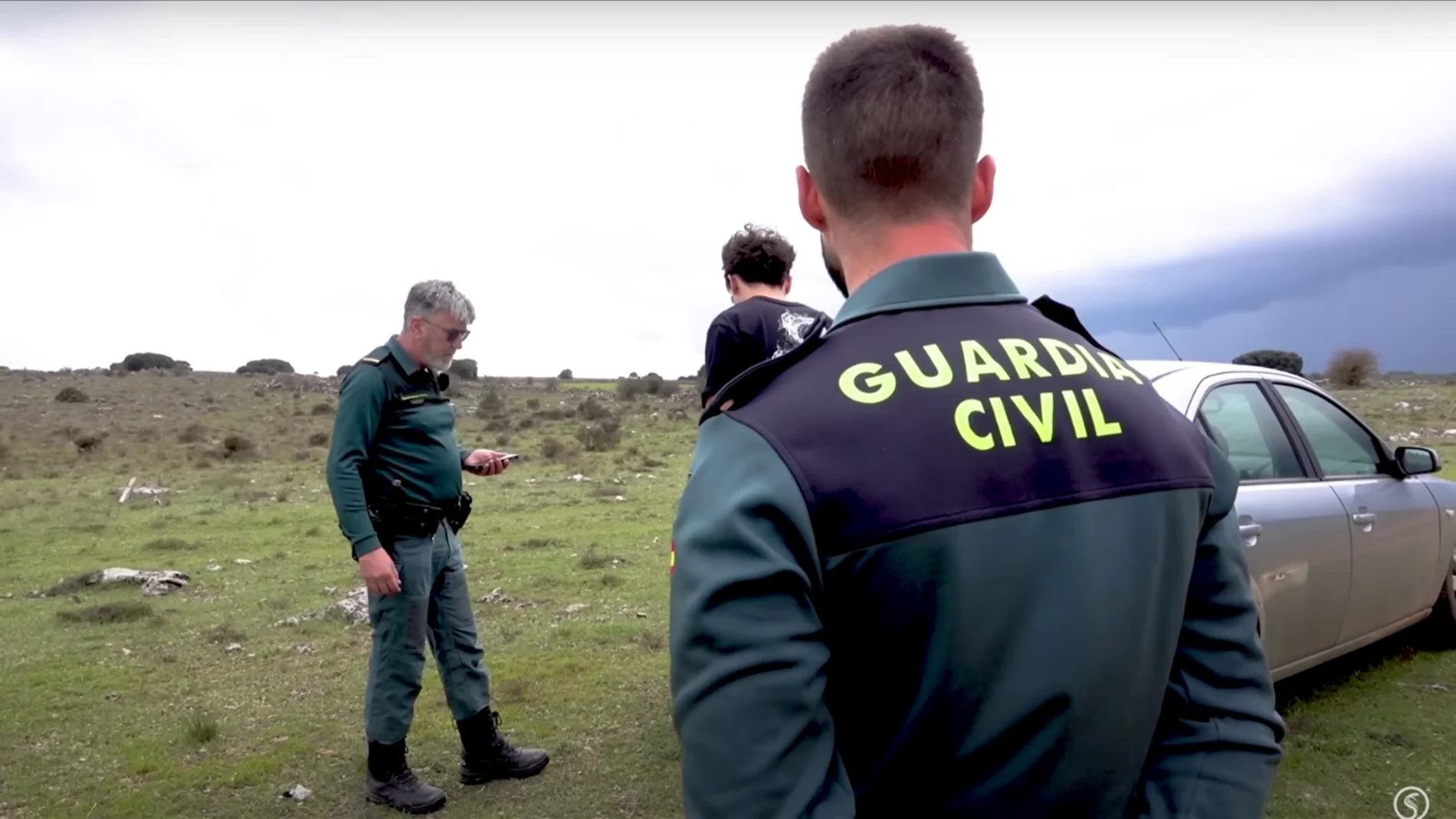 La Guardia Civil encuentra un coche abandonado en mitad del campo y su reacción es sorprendente: "El dueño no debe ser muy listo"