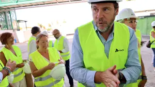 Óscar Puente visita las nuevas instalaciones ferroviarias de la estación Murcia del Carmen MURCIA, 29/08/2025.- El ministro de Transportes y Movilidad Sostenible, Óscar Puente, visita las nuevas instalaciones ferroviarias de la estación Murcia del Carmen, una infraestructura estratégica tanto para la capital murciana como para el desarrollo de la nueva Línea de Alta Velocidad Murcia-Almería. EFE/Juan Carlos Caval