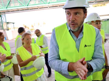 MURCIA, 29/08/2025.- El ministro de Transportes y Movilidad Sostenible, &Oacute;scar Puente, visita las nuevas instalaciones ferroviarias de la estaci&oacute;n Murcia del Carmen, una infraestructura estrat&eacute;gica tanto para la capital murciana como para el desarrollo de la nueva L&iacute;nea de Alta Velocidad Murcia-Almer&iacute;a. EFE/Juan Carlos Caval 