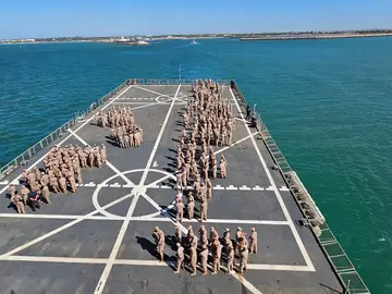 Formación de Infantería de Marina en la cubierta del BAC "Galicia". Formación de Infantería de Marina en la cubierta del BAC "Galicia".
