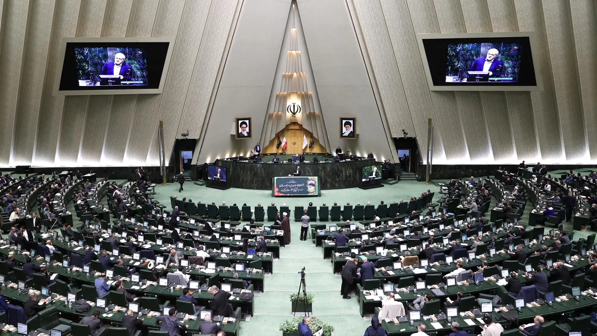Irán.- El Parlamento de Irán inicia el procedimiento para la retirada del Tratado de No Proliferación Nuclear