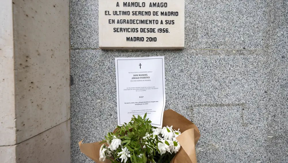 Placa homenaje a Manolo Amago, último sereno de Madrid.