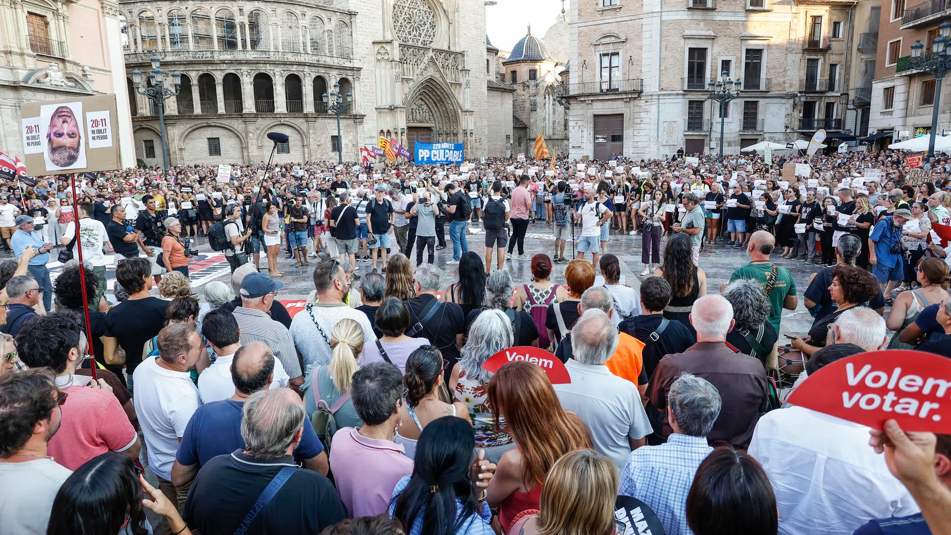 La décima protesta reúne a tan solo 2.000 personas en Valencia en el décimo aniversario de la dana