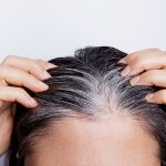 Adiós a los tintes químicos: cómo usar el vinagre de manzana para eliminar las canas