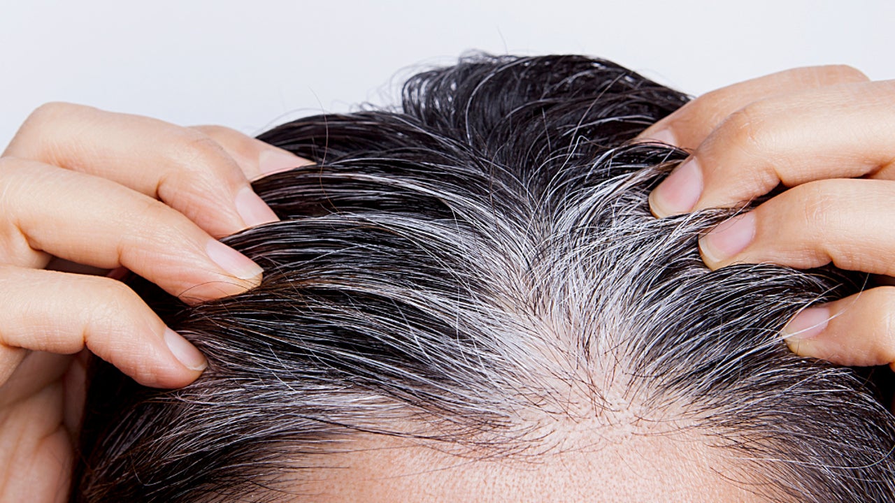 Adiós a los tintes químicos: cómo usar el vinagre de manzana para eliminar las canas