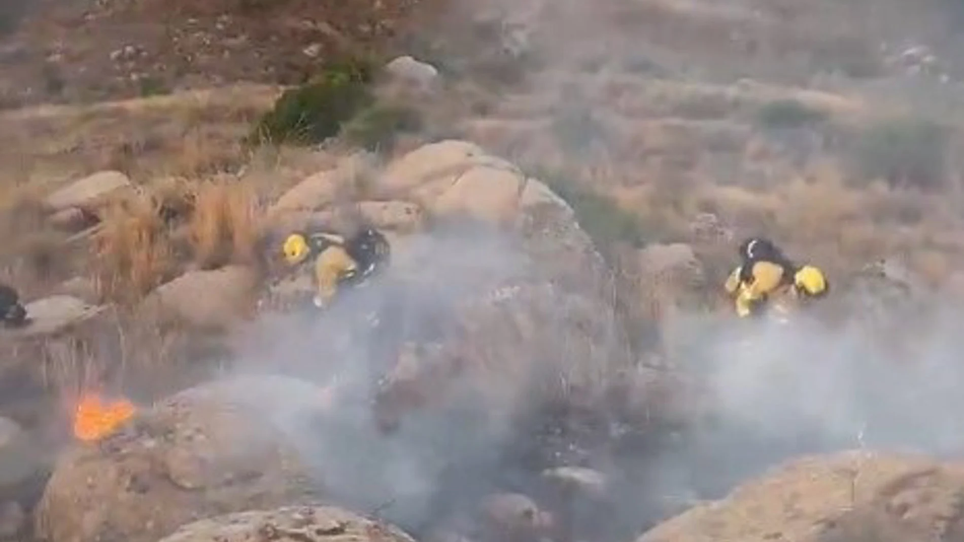 Evolución favorable del incendio de Lubrín (Almería), en el que trabajan 12 medios aéreos y efectivos por tierra