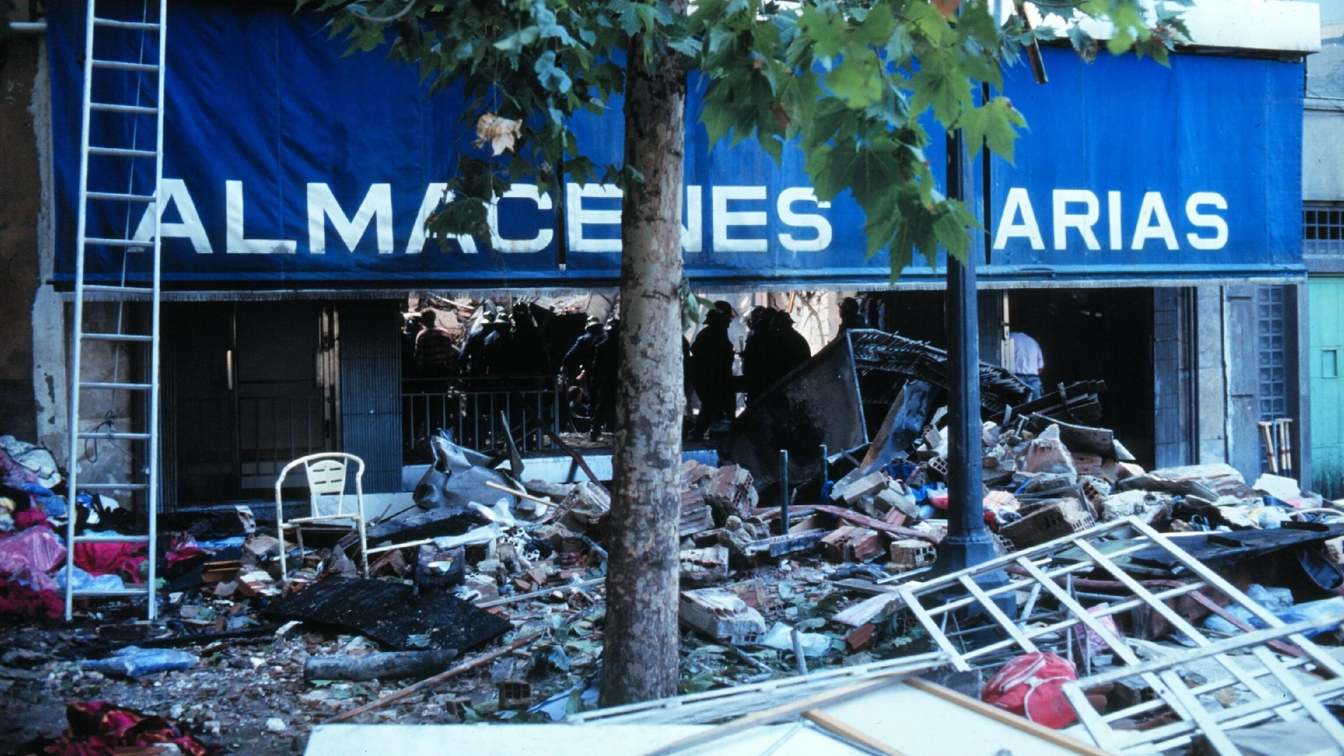 (Foto de ARCHIVO) Archivo.- Incendio en los Almacenes Arias EUROPA PRESS 22/09/1999