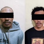 Fotografía de los dos detenidos por la Policía indonesia