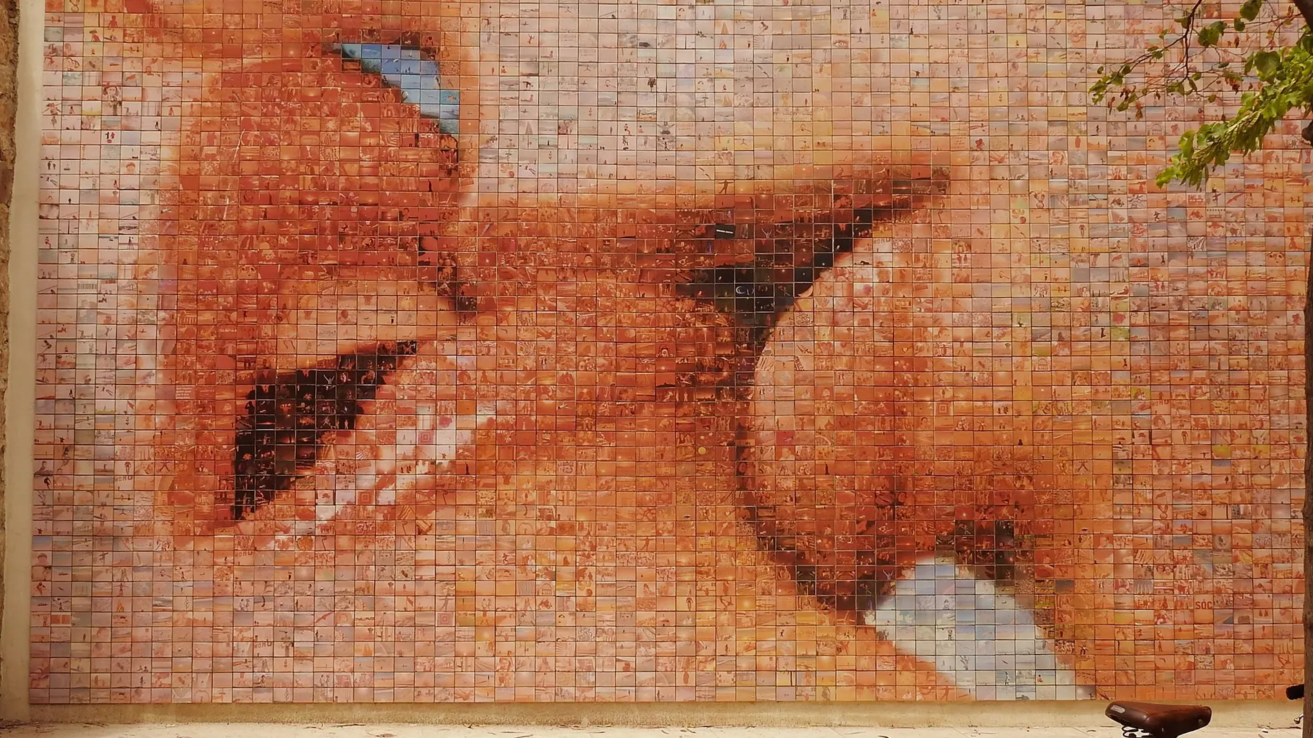 Una imagen del conocido mural situado en la plaza Isidre Nonell