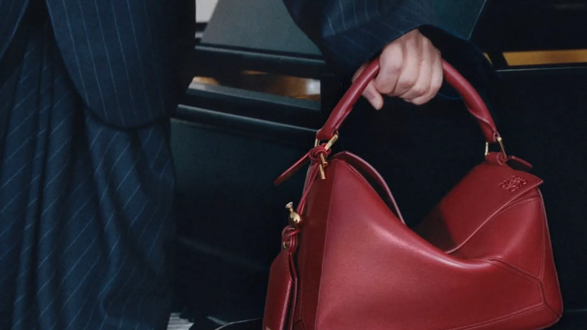 Así nació el Puzzle Bag de Loewe, el bolso que conquistó la moda en menos de una década