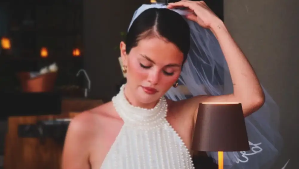 Selena Gomez comparte uno de los looks de su despedida de soltera