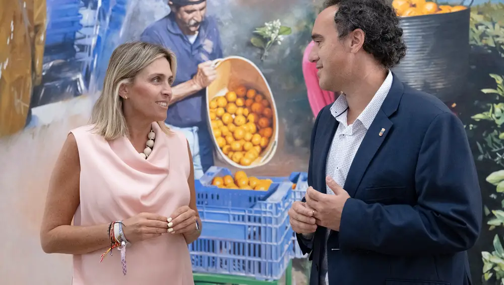 Marta Barrachina, presidenta de la Diputación de Castellón, junto al diputado José María Andrés