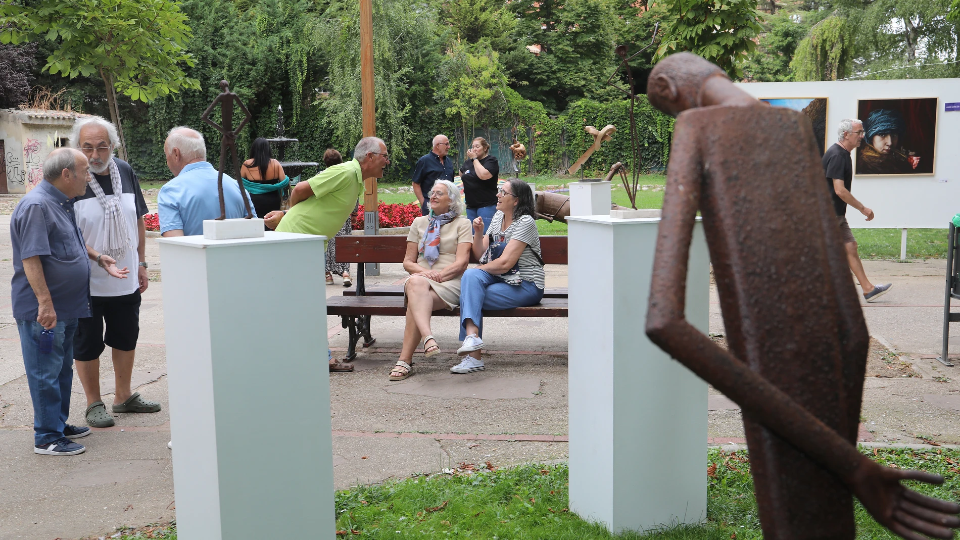 Arte al aire libre en la Huerta Guadián durante las fiestas de San Antolín de Palencia organizado por el grupo Muriel reune a 44 artistas de España y Francia