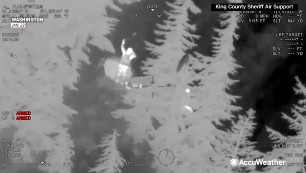 Localización con visión nocturna de rayos infrarrojos en "El paso de Steven" en el condado de Chelan