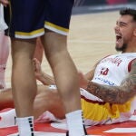Willy celebra una canasta con falta incluida