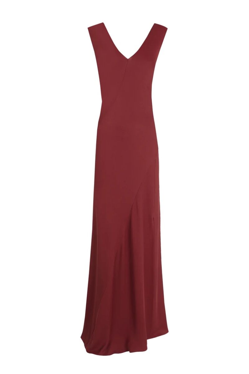 Vestido en burdeos.