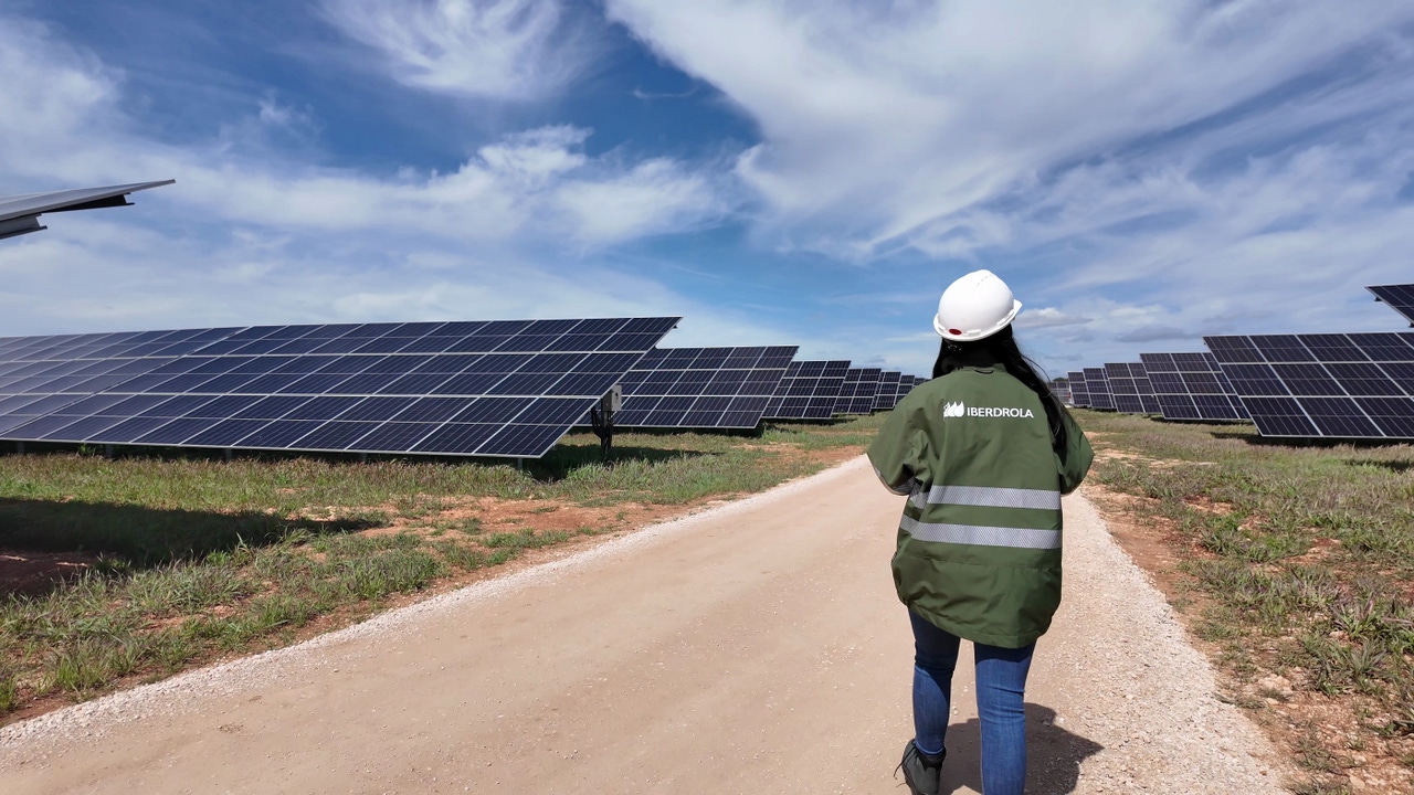 Iberdrola inicia la puesta en marcha de su planta fotovoltaica de Ciudad Rodrigo (Salamanca)