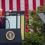Economía.- La Justicia declara ilegales la mayoría de los aranceles de Trump, pero los mantiene en vigor hasta octubre