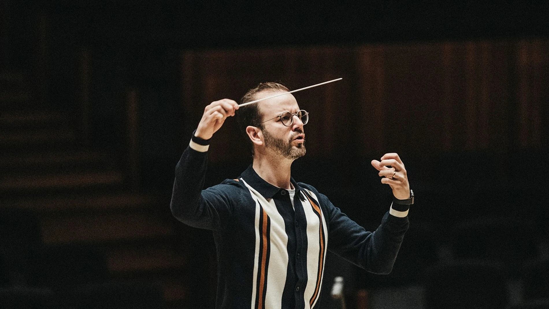 El director de orquesta Néstor Bayona
