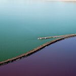 Ni la sequía ni la contaminación: el verdadero peligro que acecha uno de los lagos más importantes del planeta está bajo tierra