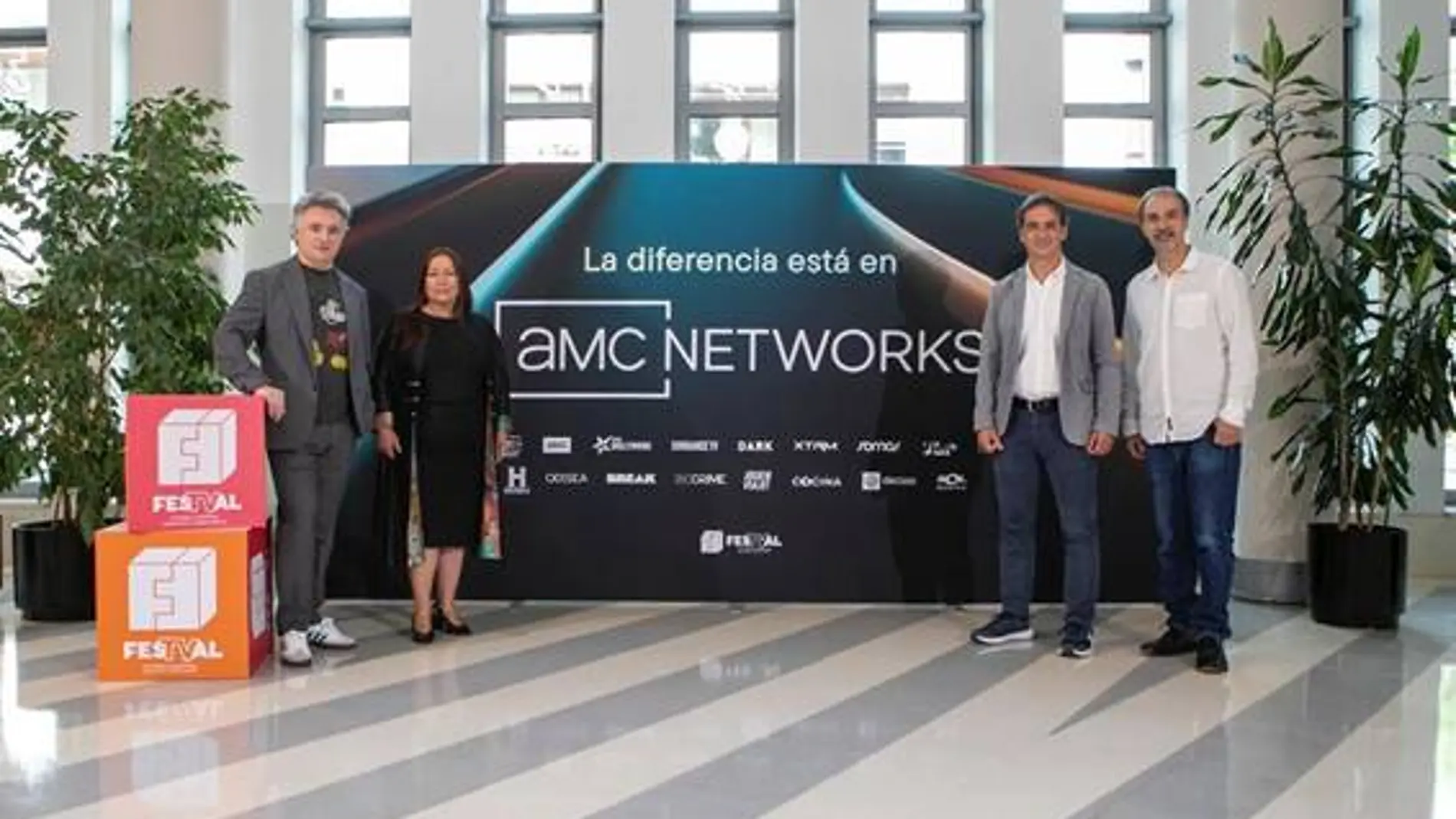 Joseba Fiestras junto a los encargados de la presentación de AMC