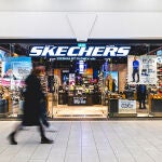 He fichado las 4 Skechers para mujer en el color de la temporada que tienen hasta un 45 % de descuento