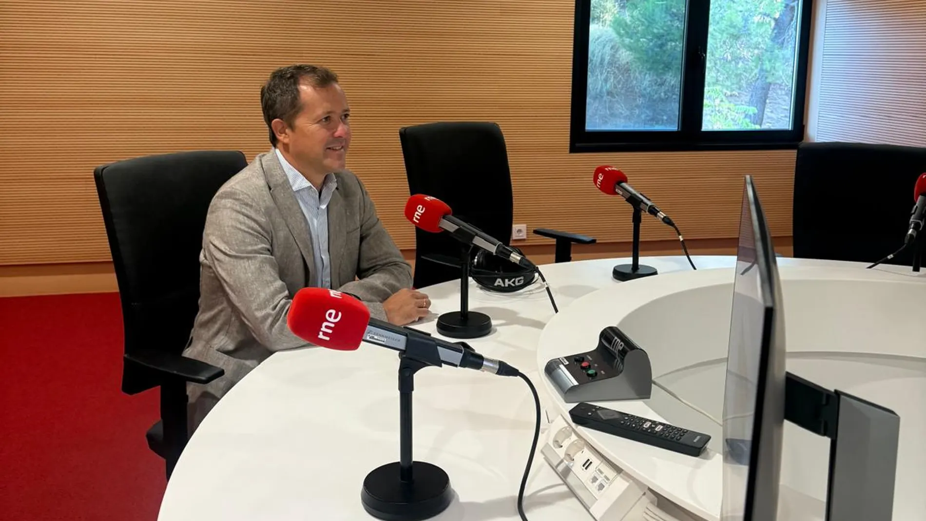 El alcalde de Toledo, Carlos Velázquez, en una entrevista en RNE.