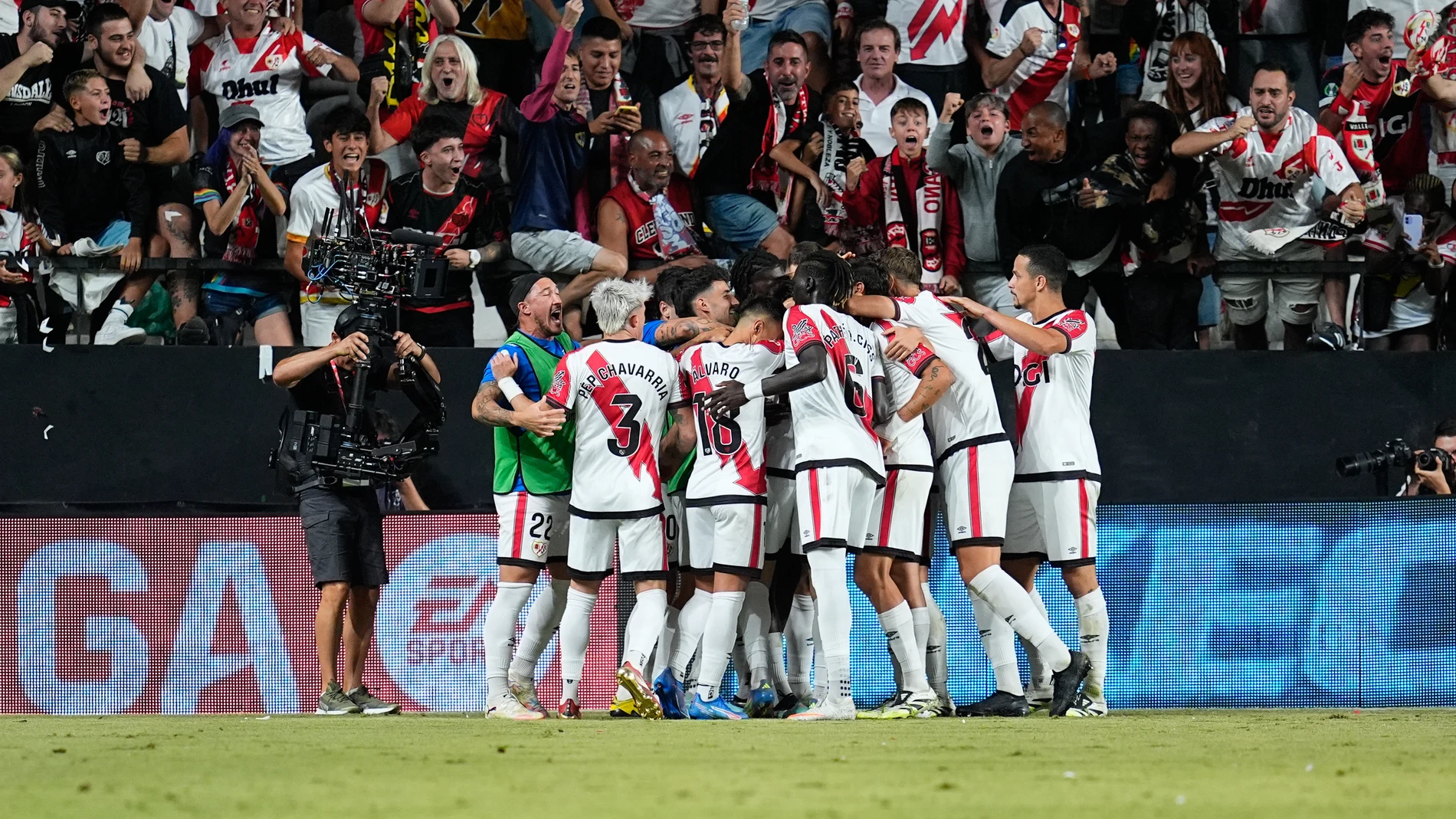 Fran Perez of Rayo Vallecano celebrates a goal with teammates during the Spanish League, LaLiga EA Sports, football match played between Rayo Vallecano and FC Barcelona at Estadio de Vallecas on August 31, 2025, in Madrid, Spain. AFP7 31/08/2025 ONLY FOR USE IN SPAIN