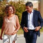 María Jesús Montero y Pedro Fernández, en un reciente acto en Sevilla