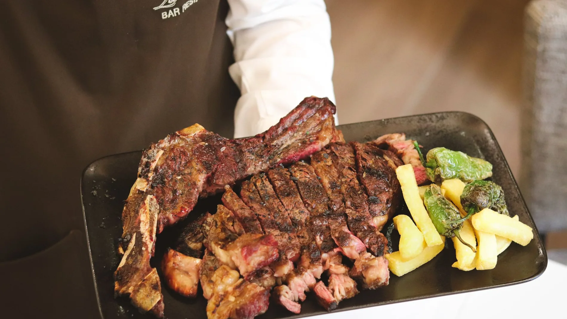 La Charca Restaurante: fuego y tradición