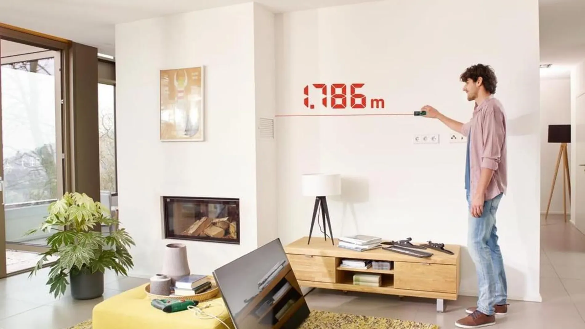 Colgando TV en la pared con nivel láser
