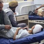 Heridos por el terremoto en Afganistán recibiendo atención médica
