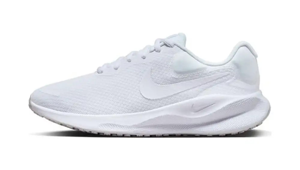 NIKE Revolution 7