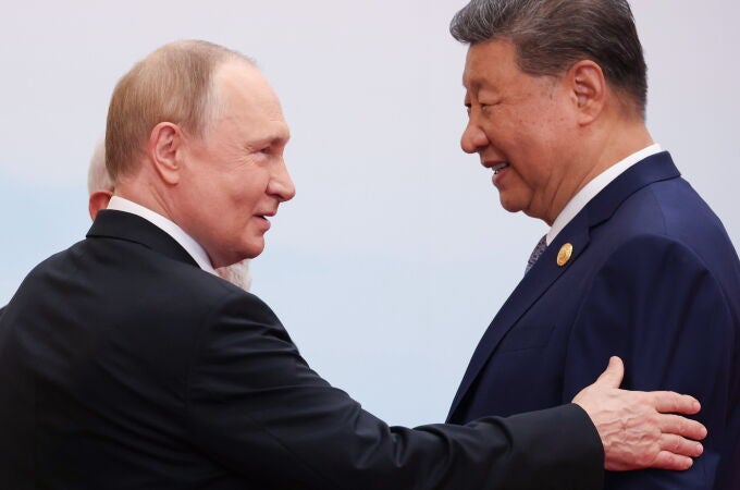 Conversaciones entre el presidente chino Xi Jinping y su homólogo ruso Vladímir Putin durante la cumbre de la Organización de Cooperación de Shanghái (OCS)