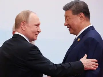 Conversaciones entre el presidente chino Xi Jinping y su homólogo ruso Vladímir Putin durante la cumbre de la Organización de Cooperación de Shanghái (OCS) FOTODELDIA Tianjin (China), 01/09/2025.- El presidente chino Xi Jinping (d) conversa con su homólogo ruso Vladímir Putin (i) durante la cumbre de la Organización de Cooperación de Shanghái (OCS) celebrada este lunes en Tianjin, China. EFE/ Alexander Kazakov/ Sputnik / Kremlin / Pool / Crédito Obligatorio