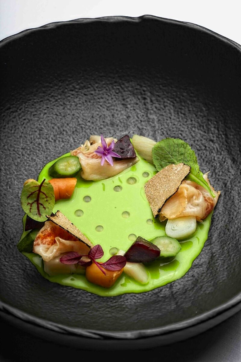 Plato de verduras y hortaliza de nuestro entorno, trufa y papada ibérica