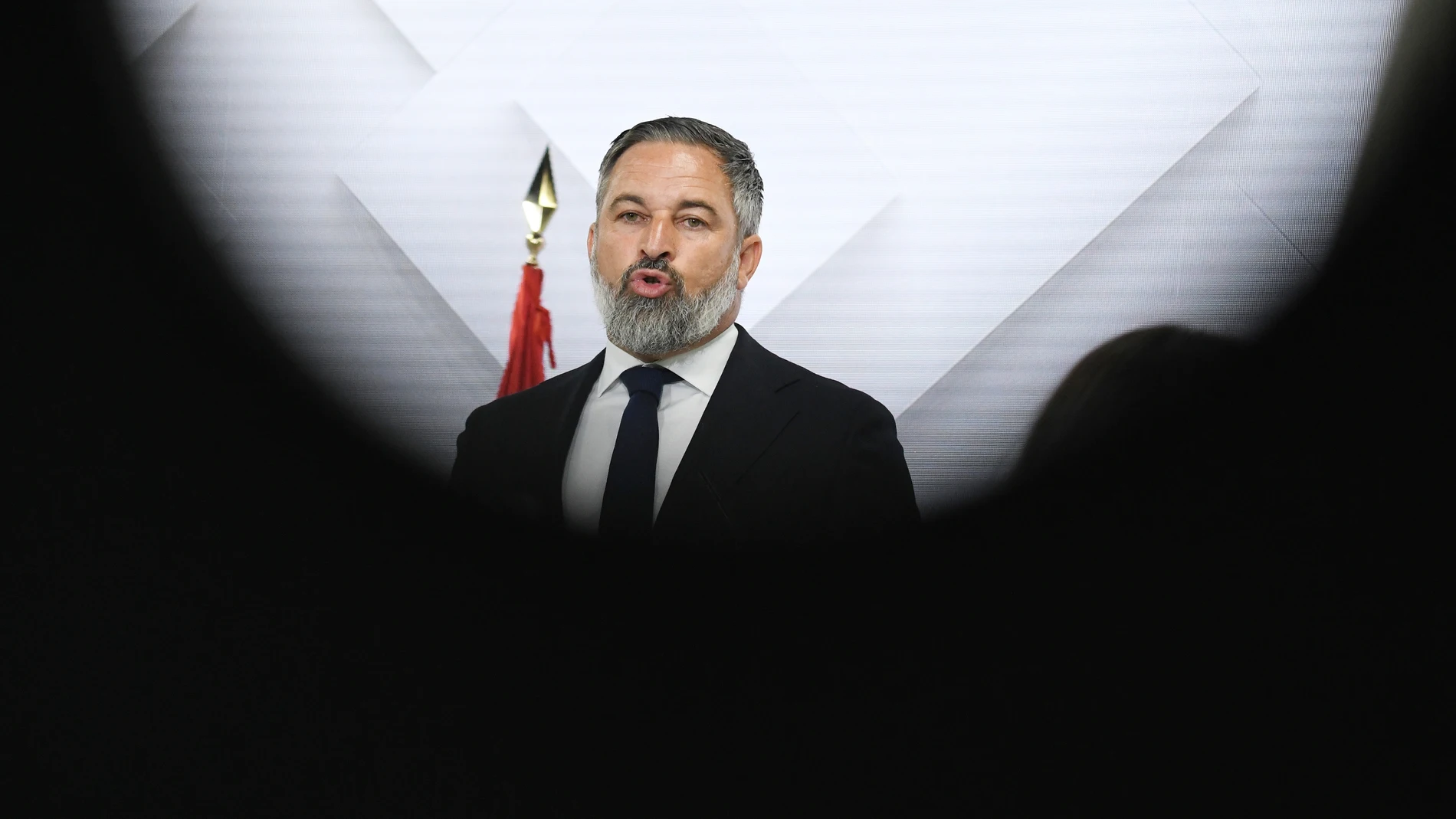 El presidente de Vox, Santiago Abascal comparece ante los medios tras la reunión del comité de Acción Política de Vox en la sede del partido, a 1 de septiembre de 2025, en Madrid (España). Durante la comparecencia, Abascal, ha hablado sobre la ola de incendios que ha sufrido España en agosto, las políticas migratorias actuales y la supuesta violación del pasado fin de semana a una niña de 14 años en Madrid.01 SEPTIEMBRE 2025Fernando Sánchez / Europa Press01/09/2025
