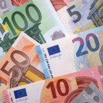 ¿Ordenas los billetes de menor a mayor? Esto dice la psicología de ti